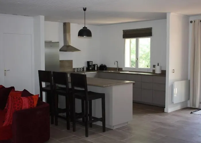 בית נופש Maison A Sur Avec Jardin סולאק-סור-מר